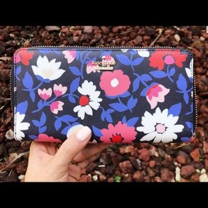 Kate spade Cameron street daisy Lacey zip wallet
